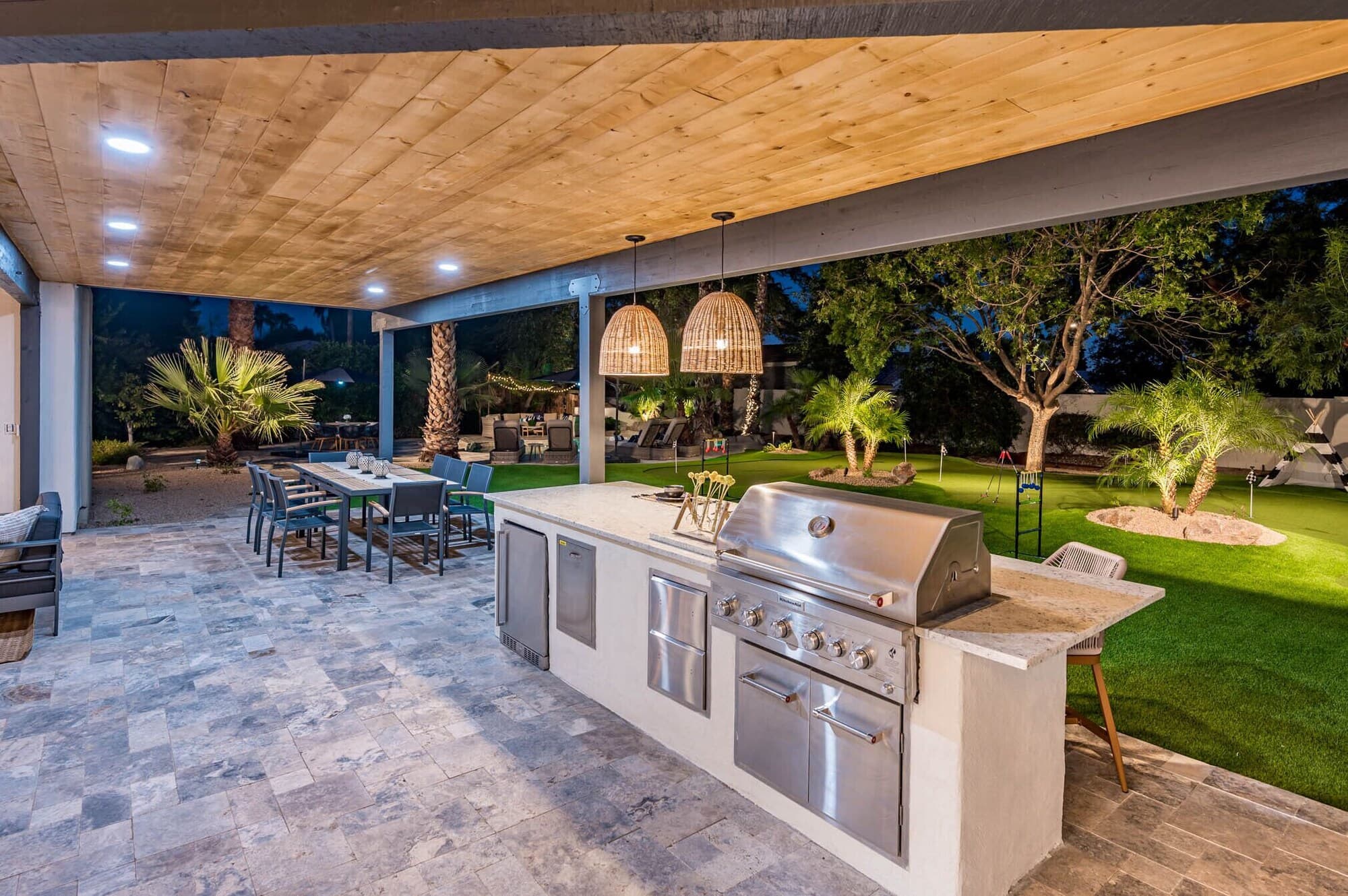 Outdoor dining under the ramada