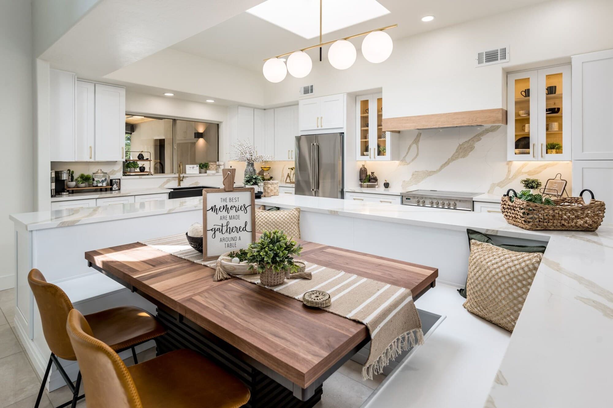 Kitchen island and pendant lighting